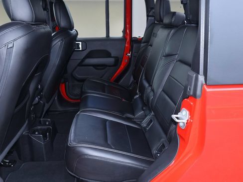 Used 2020 Jeep Gladiator Overland AWD/4WD image 12
