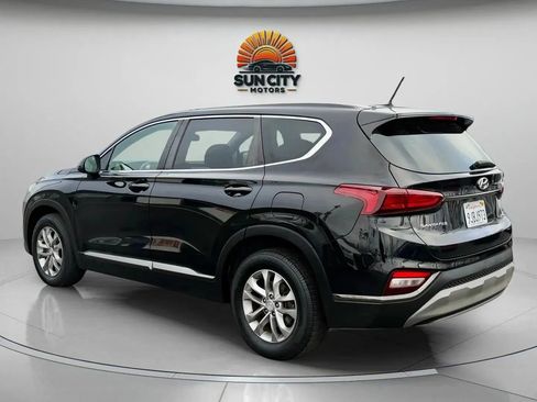 Used 2019 Hyundai Santa Fe SE image 2