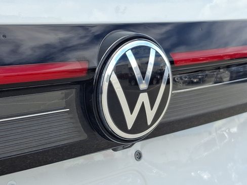 Used 2025 Volkswagen Taos SE AWD/4WD image 31