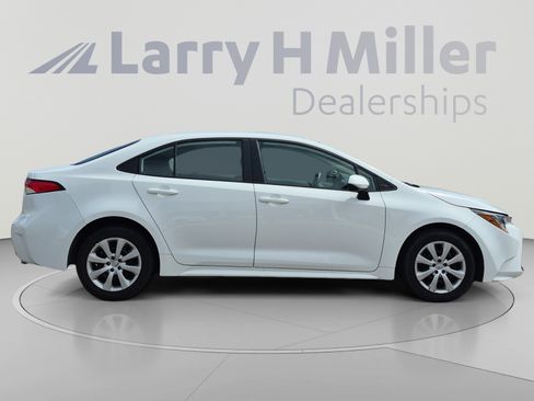 Used 2025 Toyota Corolla LE FWD image 6