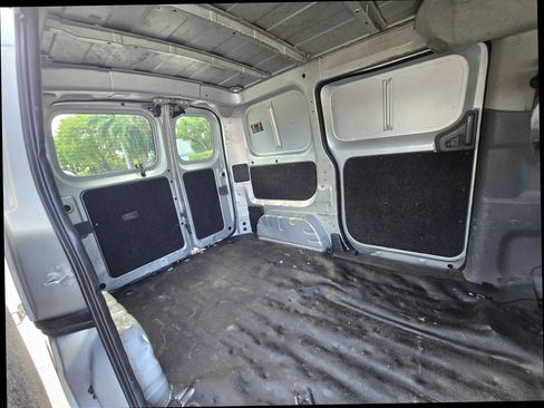 Used 2013 Nissan NV200 SV w/ Exterior Appearance Pkg FWD image 12