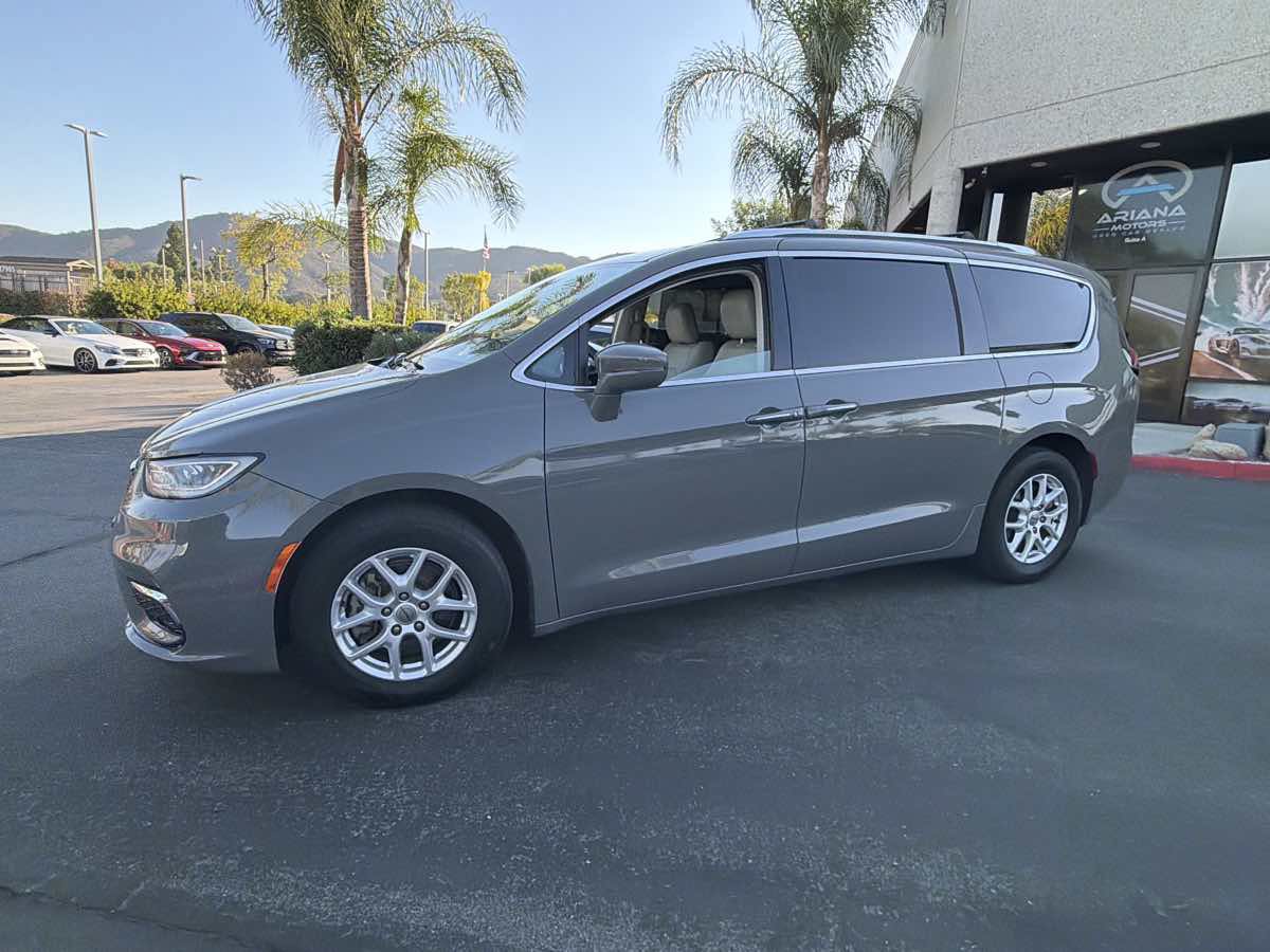 Used 2021 Chrysler Pacifica Touring-L FWD image 8