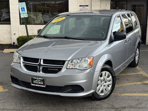 Used 2019 Dodge Grand Caravan SE FWD image 2