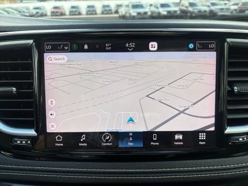 Used 2023 Chrysler Pacifica Limited FWD image 27