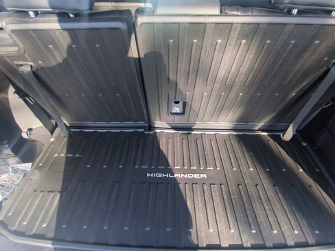 New 2026 Toyota Highlander XLE AWD/4WD image 16