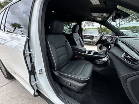 Certified 2025 Buick Enclave Preferred FWD image 34