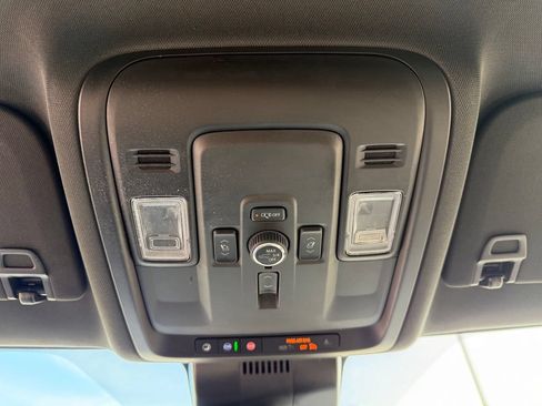 Used 2025 GMC Yukon Elevation AWD/4WD image 29