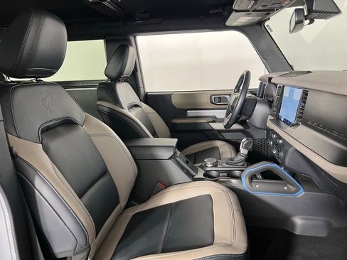 Used 2023 Ford Bronco Wildtrak image 31