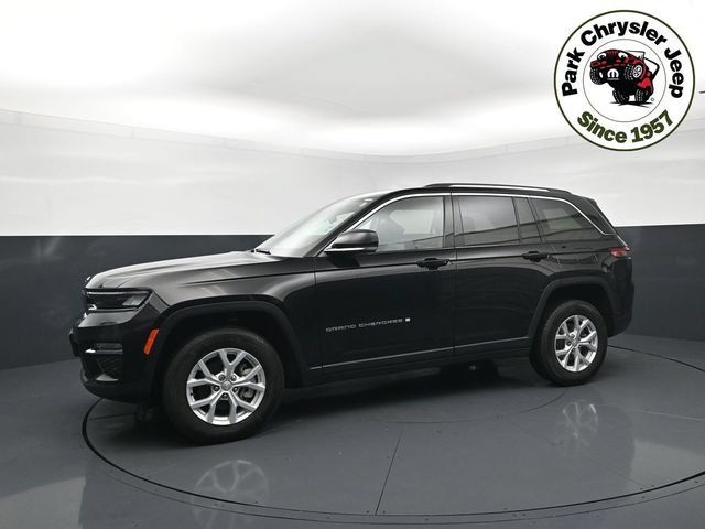 Used 2023 Jeep Grand Cherokee Limited w/ Luxury Tech Group II AWD/4WD image 2