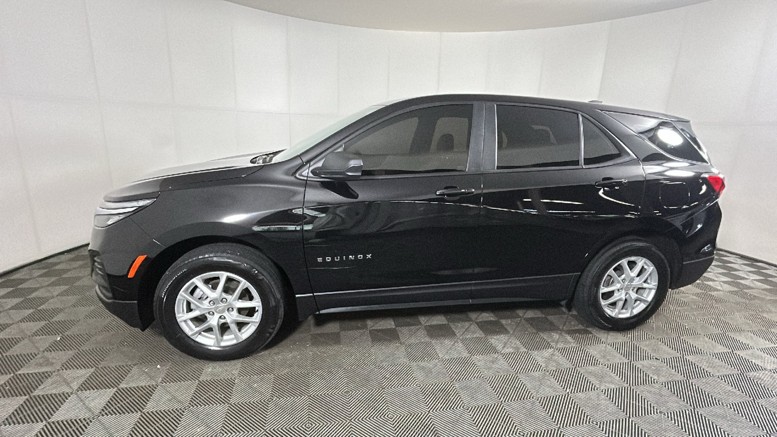 Used 2024 Chevrolet Equinox LS AWD/4WD image 6