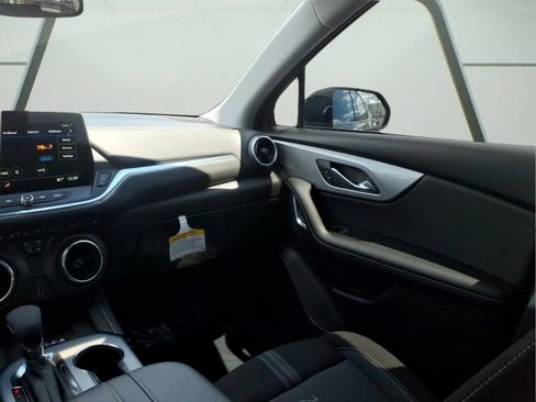 Certified 2024 Chevrolet Blazer LT w/ Convenience Package FWD image 12