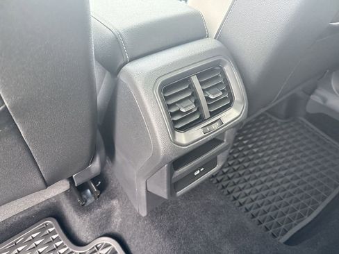 New 2025 Volkswagen Taos SE image 29