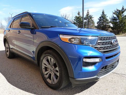 Used 2022 Ford Explorer XLT w/ Equipment Group 202A AWD/4WD image 11