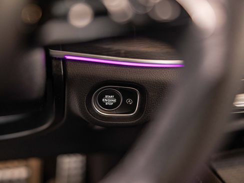 Used 2025 Mercedes-Benz GLS 450 4MATIC image 29