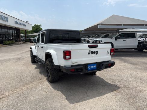 Used 2021 Jeep Gladiator Sport AWD/4WD image 7
