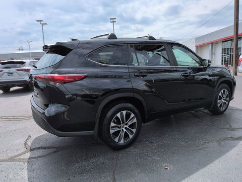 Used 2023 Toyota Highlander XLE image 5