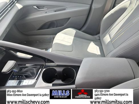 Used 2025 Hyundai Elantra Hybrid FWD image 19