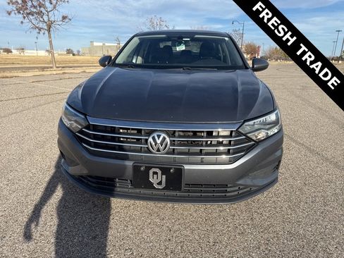 Used 2021 Volkswagen Jetta SE image 2