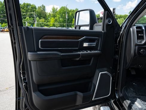 Used 2024 RAM 2500 Laramie AWD/4WD image 16