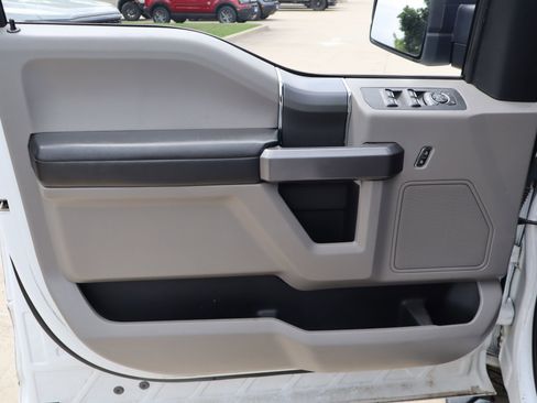 Used 2019 Ford F150 XLT w/ Equipment Group 302A Luxury AWD/4WD image 12