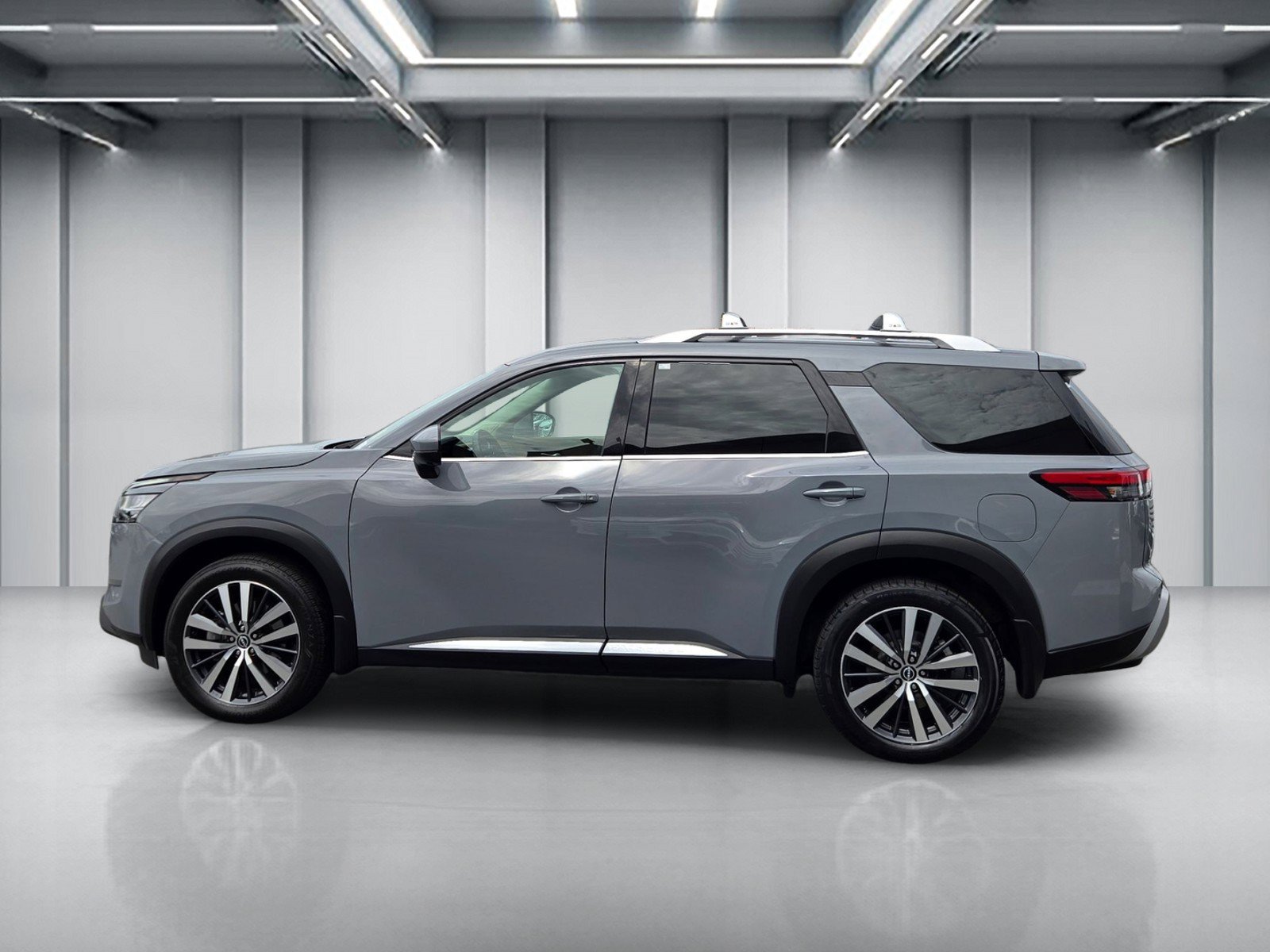 Used 2022 Nissan Pathfinder Platinum w/ Cargo Package AWD/4WD image 8