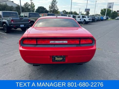 Used 2014 Dodge Challenger SXT RWD image 4