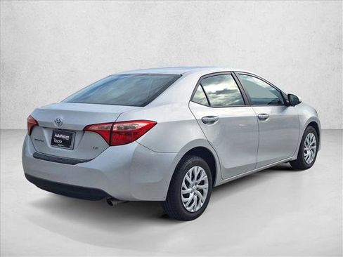 Used 2018 Toyota Corolla LE image 5