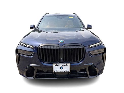 Used 2025 BMW X7 xDrive40i w/ M Sport Package AWD/4WD image 2