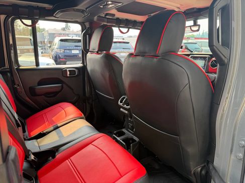 Used 2023 Jeep Gladiator Rubicon w/ Cold Weather Group AWD/4WD image 20