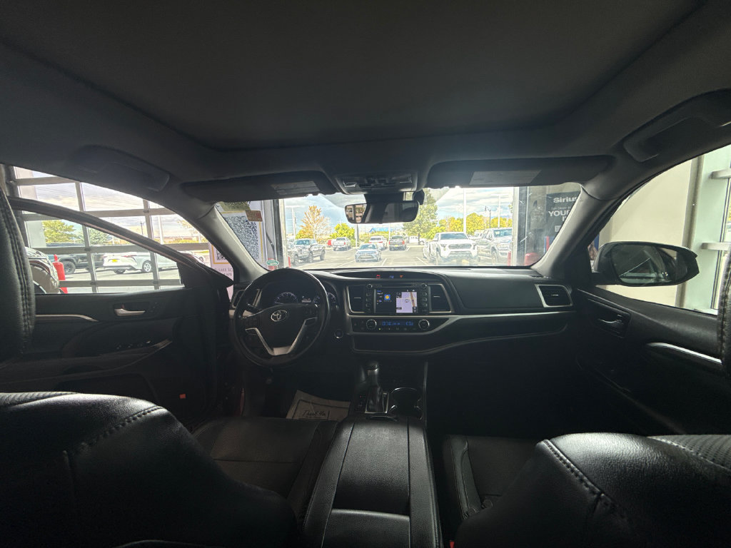 Used 2018 Toyota Highlander Limited Platinum AWD/4WD image 24