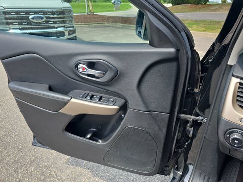 Used 2018 Jeep Cherokee Limited w/ High Altitude Package FWD image 26