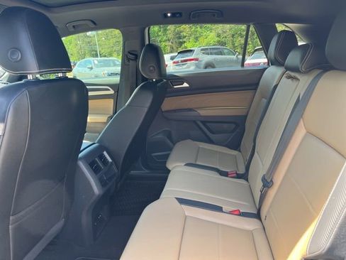 Used 2023 Volkswagen Atlas Cross Sport SE w/ Panoramic Sunroof Package FWD image 13