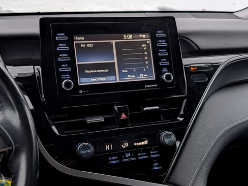 Used 2021 Toyota Camry SE image 18