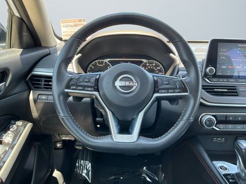 Used 2024 Nissan Altima 2.5 SR FWD image 11