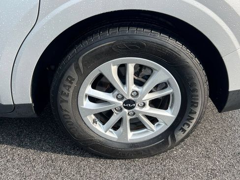 Used 2023 Kia Carnival LX FWD image 20