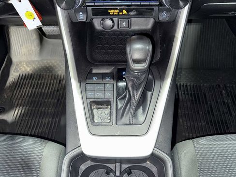 Certified 2022 Toyota RAV4 LE image 29