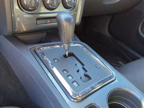 Used 2012 Dodge Challenger SXT image 17