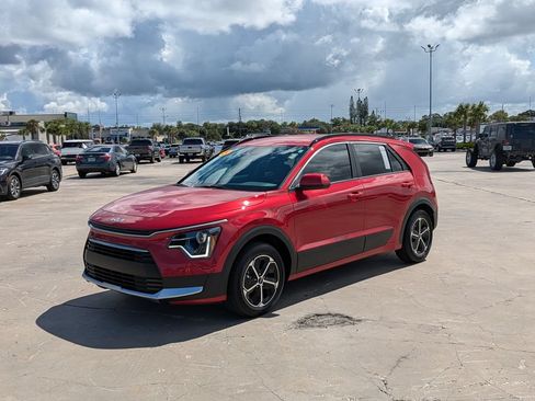 Certified 2025 Kia Niro LX FWD image 3