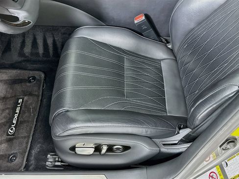 Used 2019 Lexus LS 500 w/ Interior Upgrade Package RWD image 21