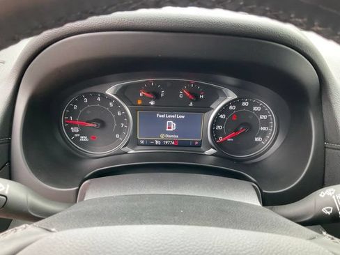Used 2024 GMC Terrain SLT AWD/4WD image 10