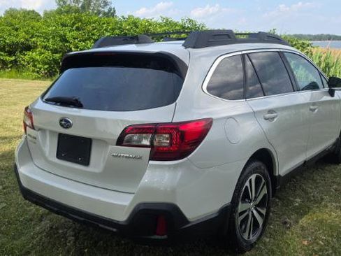 Used 2018 Subaru Outback 2.5i Limited image 13