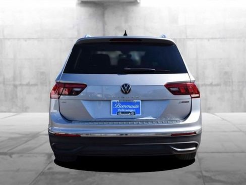 Certified 2023 Volkswagen Tiguan SE w/ Panoramic Sunroof Package image 6