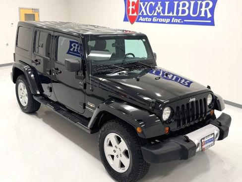 Used 2012 Jeep Wrangler Unlimited Sahara w/ Connectivity Group AWD/4WD image 36