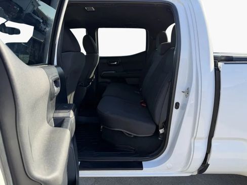 Used 2017 Toyota Tacoma TRD Off-Road w/ Tow Package image 29