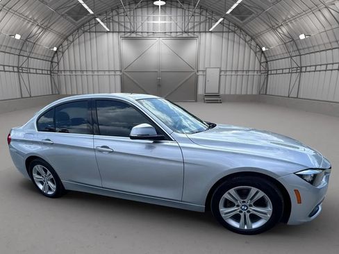 Used 2017 BMW 330i xDrive Sedan AWD/4WD image 2