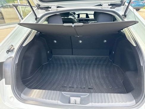 Used 2025 Toyota Prius LE FWD image 29