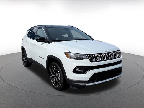 Used 2025 Jeep Compass Limited image 3