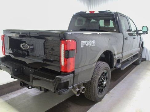 Used 2025 Ford F350 Lariat w/ Black Appearance Package image 6