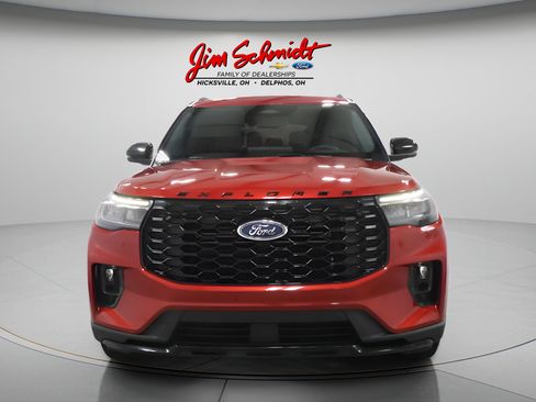 Used 2025 Ford Explorer ST-Line w/ ST-Line Street Pack AWD/4WD image 3