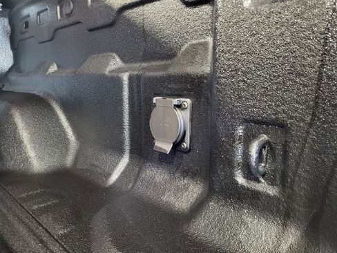 Used 2024 GMC Canyon Elevation w/ Elevation Premium Package image 11